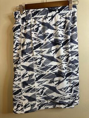 Nike XL Men’s Mesh Athletic Basketball Shorts in White and Navy Abstract Print